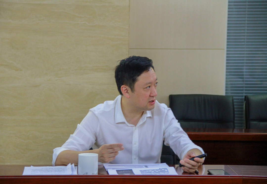 杜巖岫同志參加支部活動，為黨員講授黨課