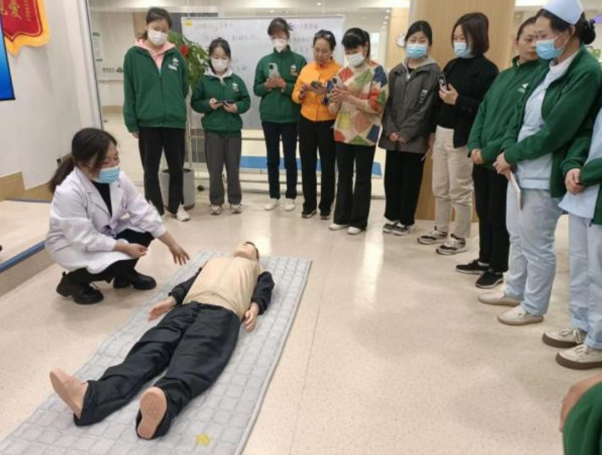 “救”在身邊！共筑服務安全——頤信養(yǎng)老舉辦急救技能培訓